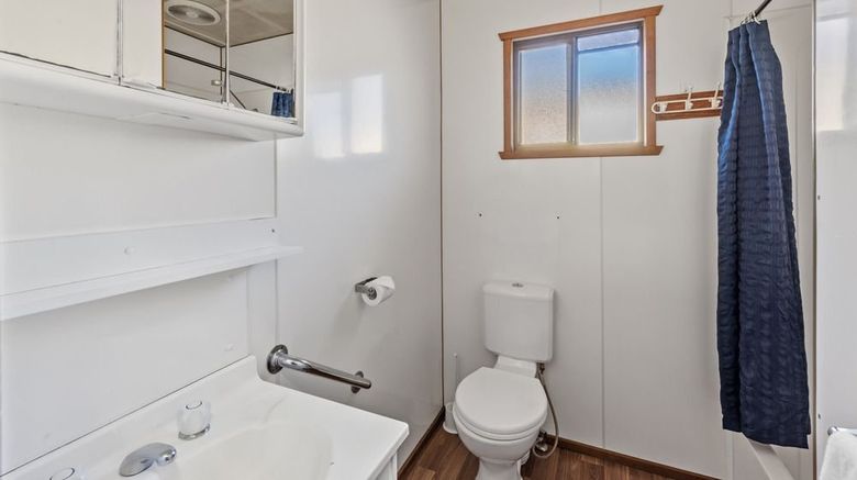 <b>Discovery Parks Hobart Room</b>. Images powered by <a href="https://www.leonardoworldwide.com/" title="Leonardo Worldwide" target="_blank">Leonardo</a>.