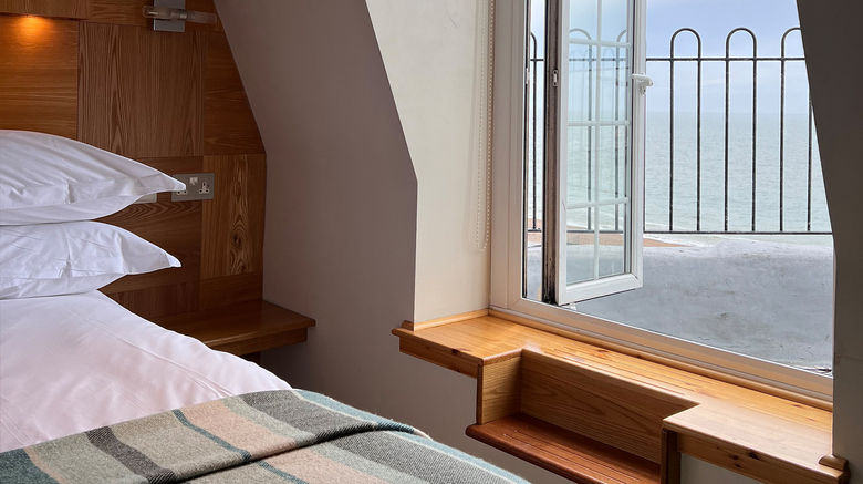 <b>Drakes Hotel Room</b>. Images powered by <a href="https://www.leonardoworldwide.com/" title="Leonardo Worldwide" target="_blank">Leonardo</a>.