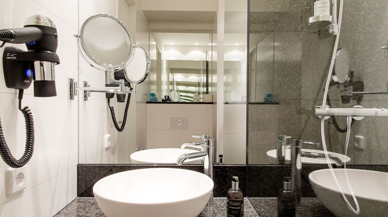 <b>Motel One Munich-Olympia Gate Room</b>. Images powered by <a href="https://www.leonardoworldwide.com/" title="Leonardo Worldwide" target="_blank">Leonardo</a>.