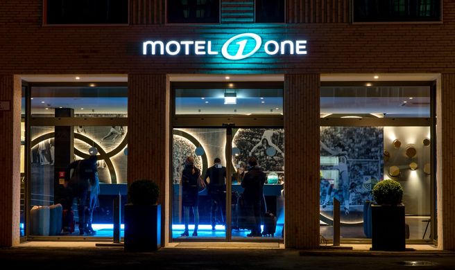Motel One Munich-Olympia Gate Exterior