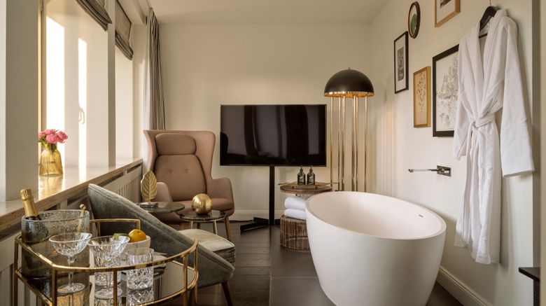 <b>The Nikolai Hotel Hamburg-Leonardo Ltd Suite</b>. Images powered by <a href="https://www.leonardoworldwide.com/" title="Leonardo Worldwide" target="_blank">Leonardo</a>.
