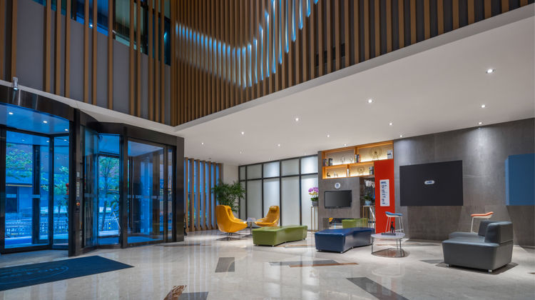Holiday Inn Express Zhengzhou Zhengdong Exterior