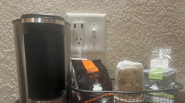 <b>Red Roof Inn La Marque Room</b>. Images powered by <a href="https://www.leonardoworldwide.com/" title="Leonardo Worldwide" target="_blank">Leonardo</a>.