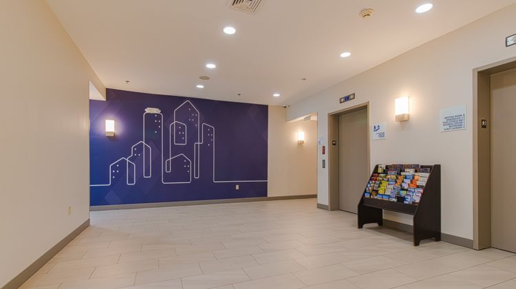 Holiday Inn Express Newington Exterior