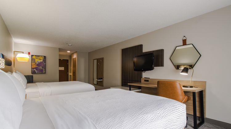 Holiday Inn Express Newington Room