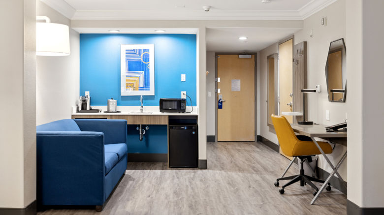<b>Holiday Inn Express Hotel & Suites Room</b>. Images powered by <a href="https://www.leonardoworldwide.com/" title="Leonardo Worldwide" target="_blank">Leonardo</a>.