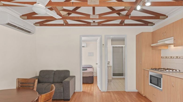 <b>Discovery Parks Lake Kununurra Room</b>. Images powered by <a href="https://www.leonardoworldwide.com/" title="Leonardo Worldwide" target="_blank">Leonardo</a>.