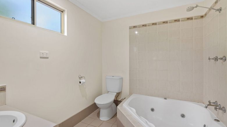 <b>Discovery Parks Lake Kununurra Room</b>. Images powered by <a href="https://www.leonardoworldwide.com/" title="Leonardo Worldwide" target="_blank">Leonardo</a>.