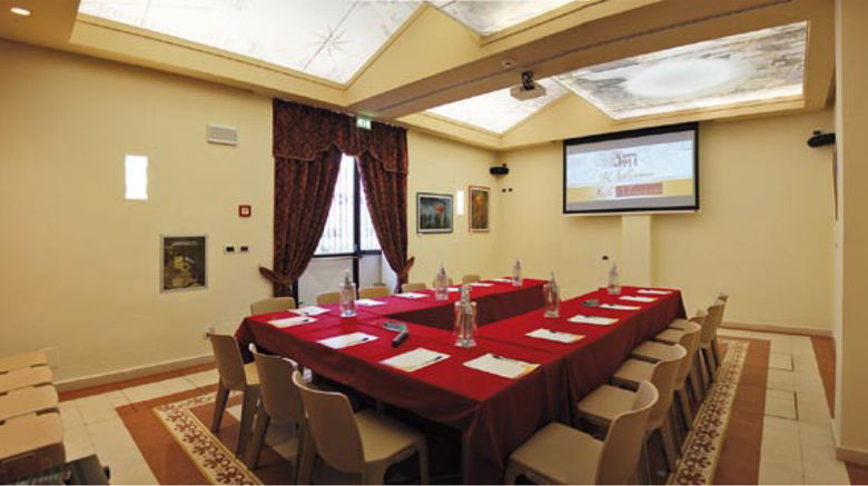 <b>Hotel Joli Meeting</b>. Images powered by <a href="https://www.leonardoworldwide.com/" title="Leonardo Worldwide" target="_blank">Leonardo</a>.