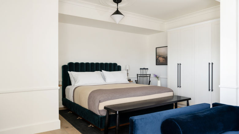 <b>Longfellow Hotel Suite</b>. Images powered by <a href="https://www.leonardoworldwide.com/" title="Leonardo Worldwide" target="_blank">Leonardo</a>.