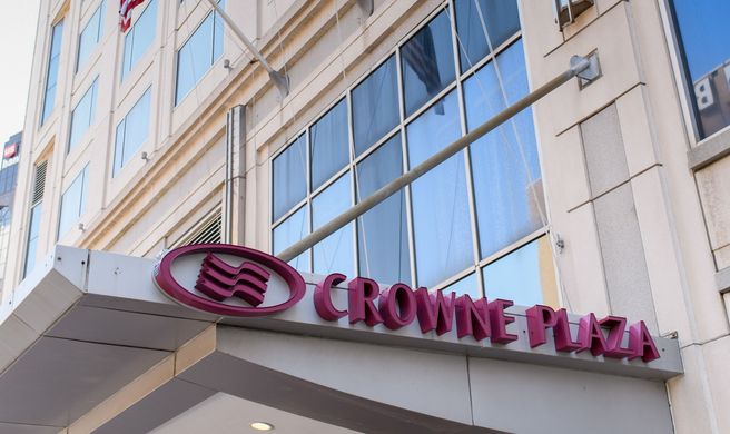 Crowne Plaza Cleveland at Playhouse Sq Exterior