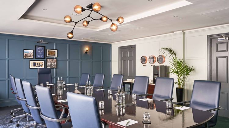 The Clermont London, Victoria Meeting