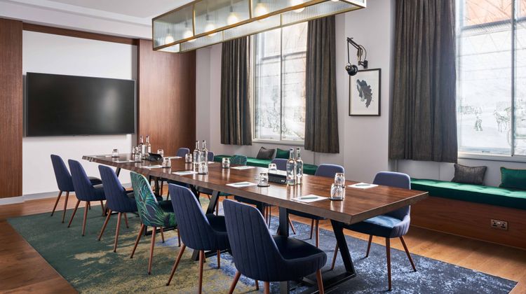 The Clermont London, Victoria Meeting
