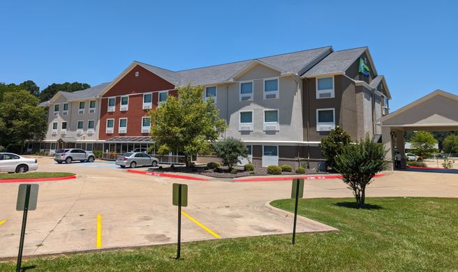 Holiday Inn Express Hotel & Suites Exterior