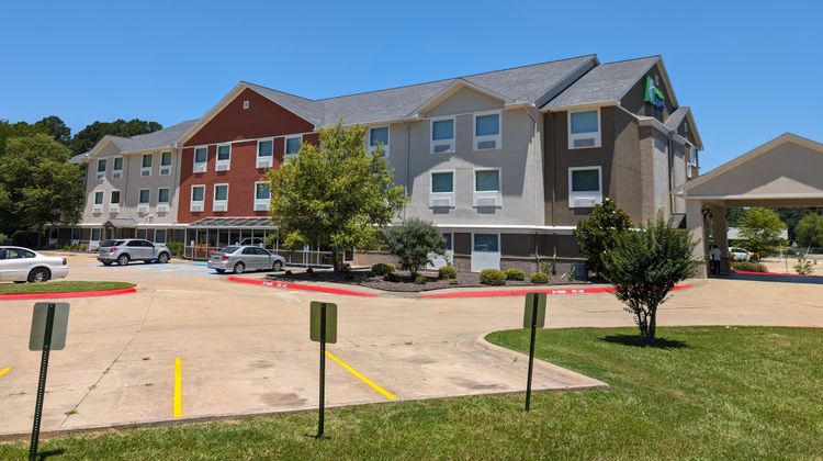 Holiday Inn Express Hotel & Suites Exterior