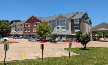 Holiday Inn Express Hotel & Suites
