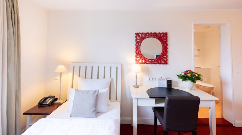 <b>Novum Hotel Bremer Haus Room</b>. Images powered by <a href="https://www.leonardoworldwide.com/" title="Leonardo Worldwide" target="_blank">Leonardo</a>.