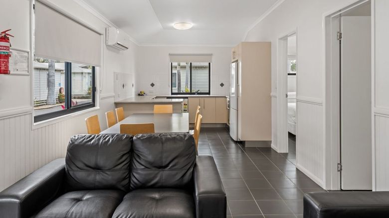 <b>Discovery Parks Rockhampton Room</b>. Images powered by <a href="https://www.leonardoworldwide.com/" title="Leonardo Worldwide" target="_blank">Leonardo</a>.