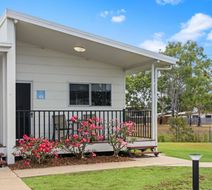 Cluden Park Motor Inn Exterior