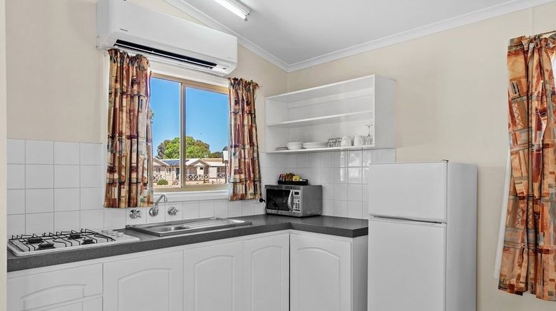 <b>Discovery Parks Kalgoorlie Room</b>. Images powered by <a href="https://www.leonardoworldwide.com/" title="Leonardo Worldwide" target="_blank">Leonardo</a>.