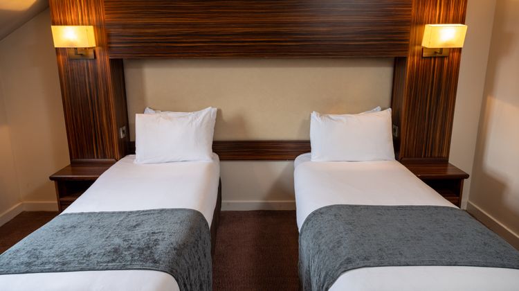 The Fernhurst Lodge Room