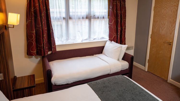 The Fernhurst Lodge Room
