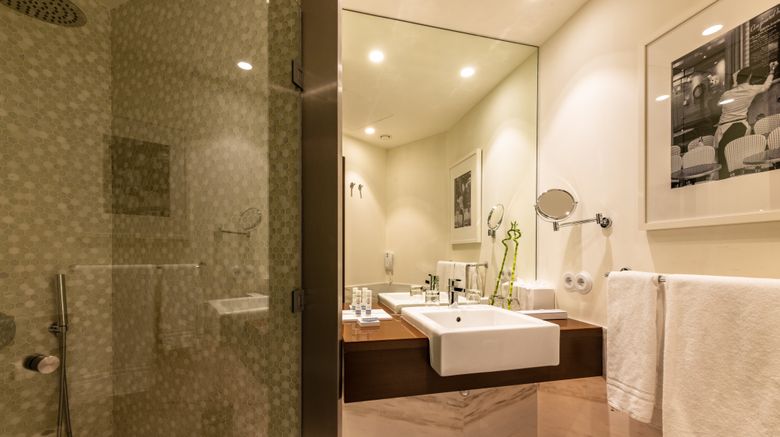 <b>Pestana Porto-A Brasileira City Center Room</b>. Images powered by <a href="https://www.leonardoworldwide.com/" title="Leonardo Worldwide" target="_blank">Leonardo</a>.