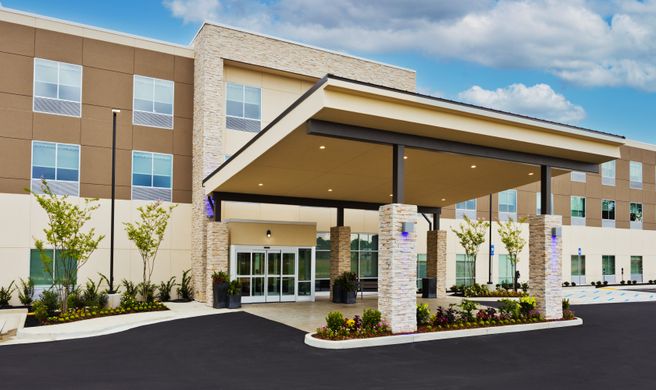 Holiday Inn Exp CSG Northeast Exterior