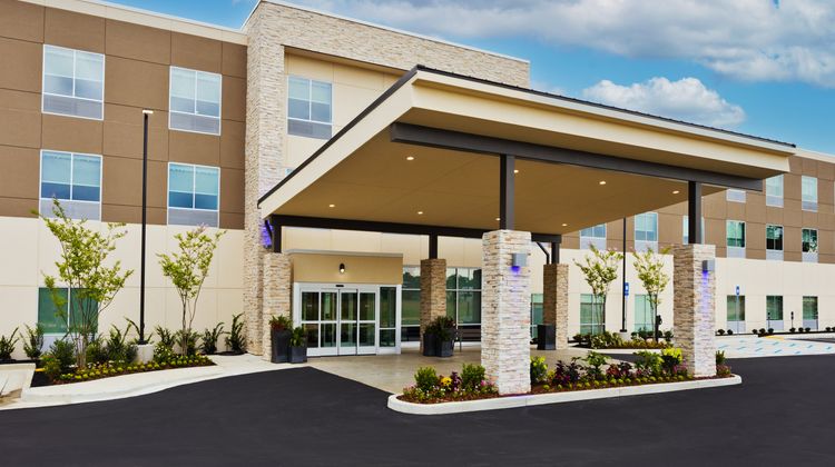 Holiday Inn Exp CSG Northeast Exterior