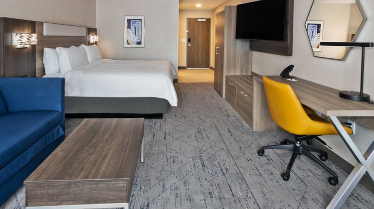 Holiday Inn Exp CSG Northeast Suite