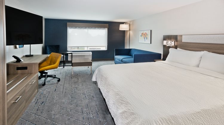 Holiday Inn Exp CSG Northeast Suite