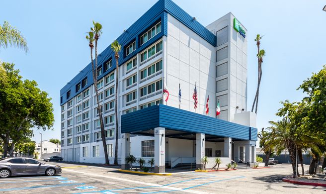 Holiday Inn Express Exterior