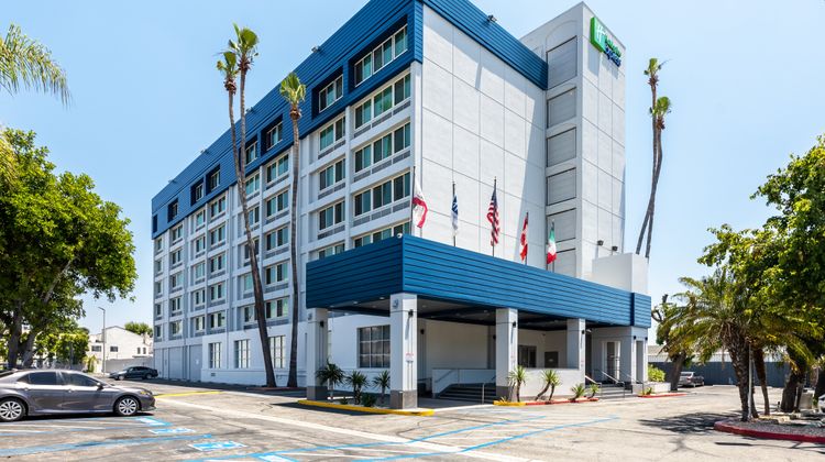Holiday Inn Express Exterior