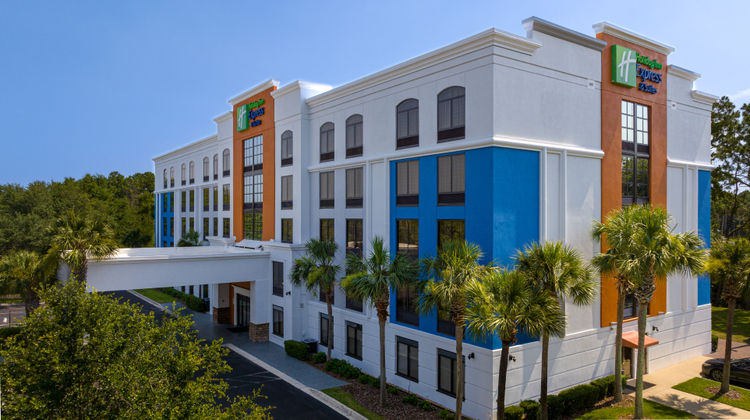 Holiday Inn Express Exterior