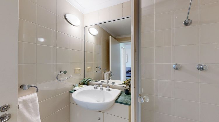 Astra Apartments Sydney CBD Room