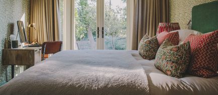 Hampton Manor Hotel Room
