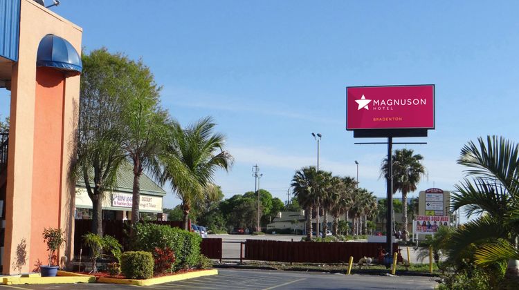 Magnuson Hotel Bradenton Exterior