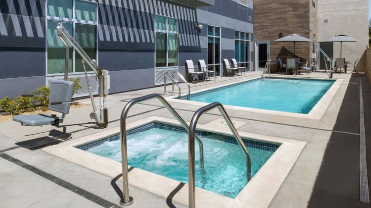 Fairfield Inn & Suites Victorville Pool