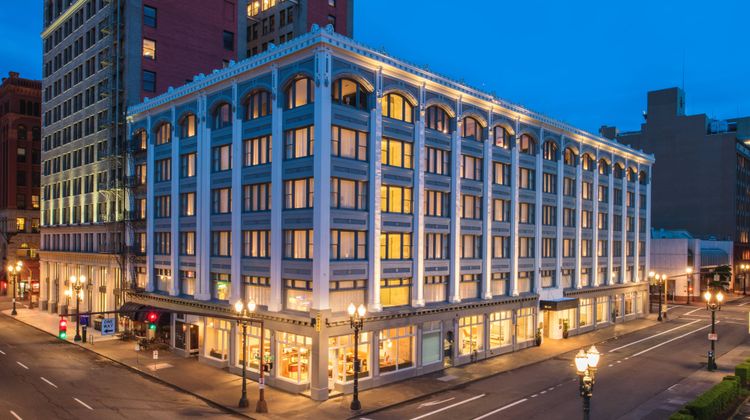 Hi-lo Hotel, Autograph Collection Exterior