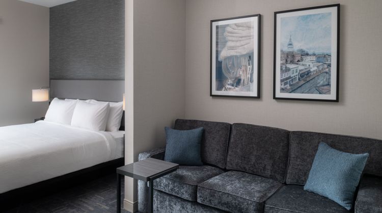 Fairfield Inn & Suites by Marriott Room