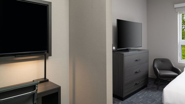 Fairfield Inn & Suites by Marriott Suite