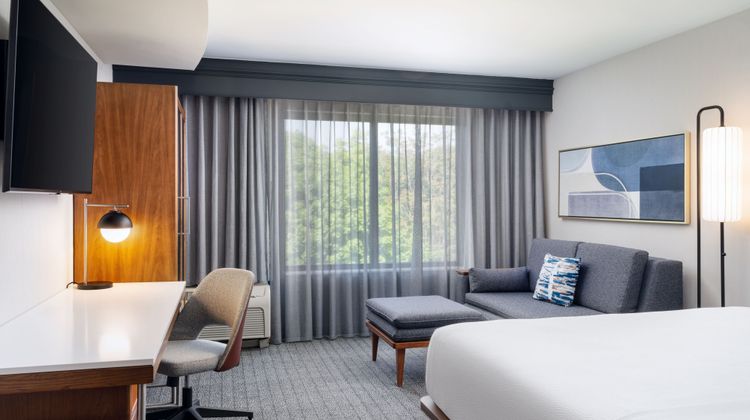 Courtyard Kingston Room