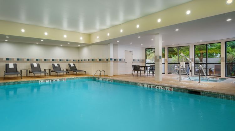 Courtyard Kingston Pool