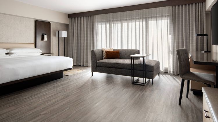 Marriott Riverside at Convention Center Suite