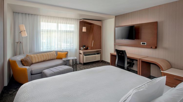 Courtyard Schenectady at Mohawk Harbor Room