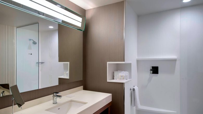 <b>Courtyard Schenectady at Mohawk Harbor Room</b>. Images powered by <a href="https://www.leonardoworldwide.com/" title="Leonardo Worldwide" target="_blank">Leonardo</a>.
