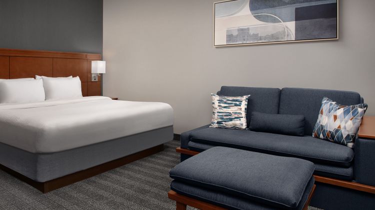 Courtyard Syracuse Downtown at Armory Sq Room