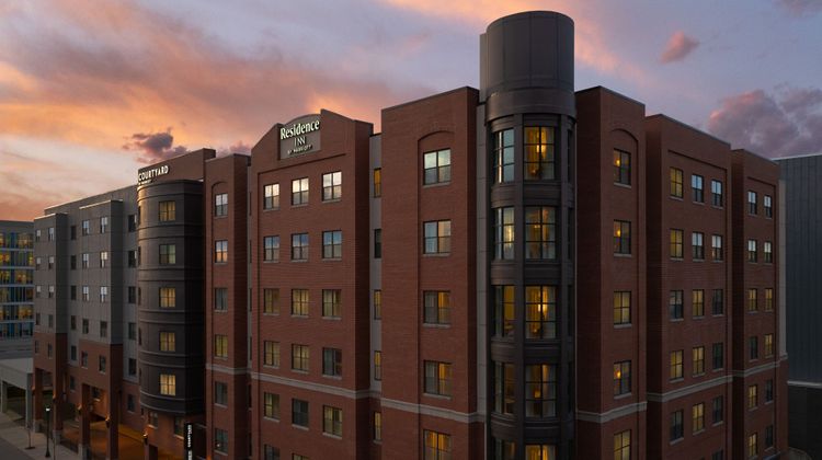 Courtyard Syracuse Downtown at Armory Sq Exterior