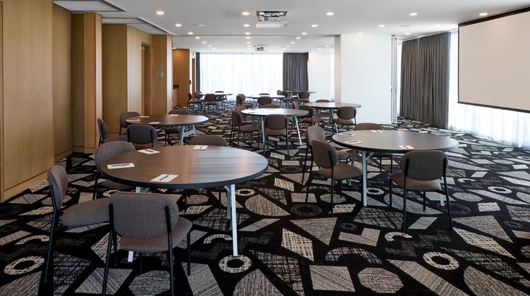 Courtyard Montreal Laval Meeting