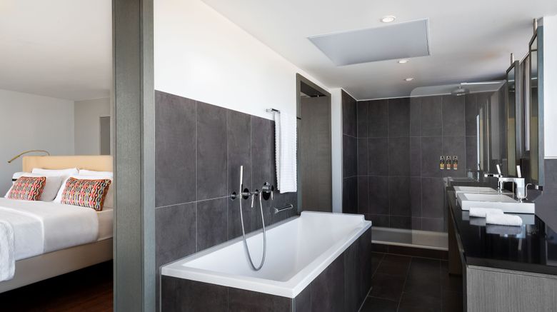 <b>Le Meridien Nice Room</b>. Images powered by <a href="https://www.leonardoworldwide.com/" title="Leonardo Worldwide" target="_blank">Leonardo</a>.